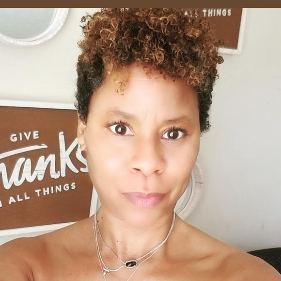 Kymberly's Closet Curated + Minimalist+ Vintage =Sustainable❤ - Picture 6 of 7